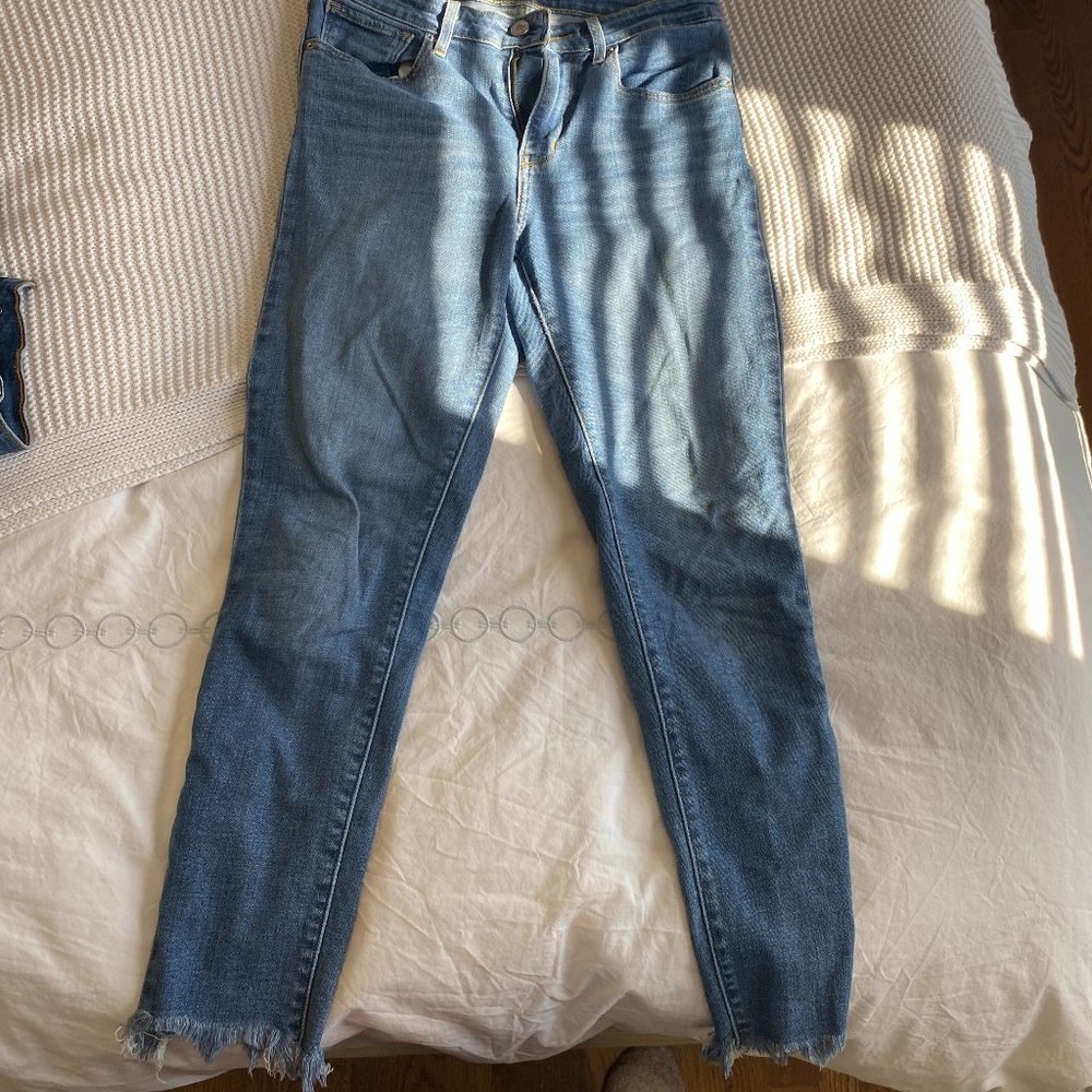 Levis Cropped Skinny Jeans
